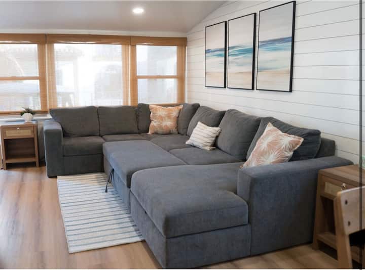 Cozy Beachside Cottage. Newly Renovated, On Flats - Santa Catalina Island, CA