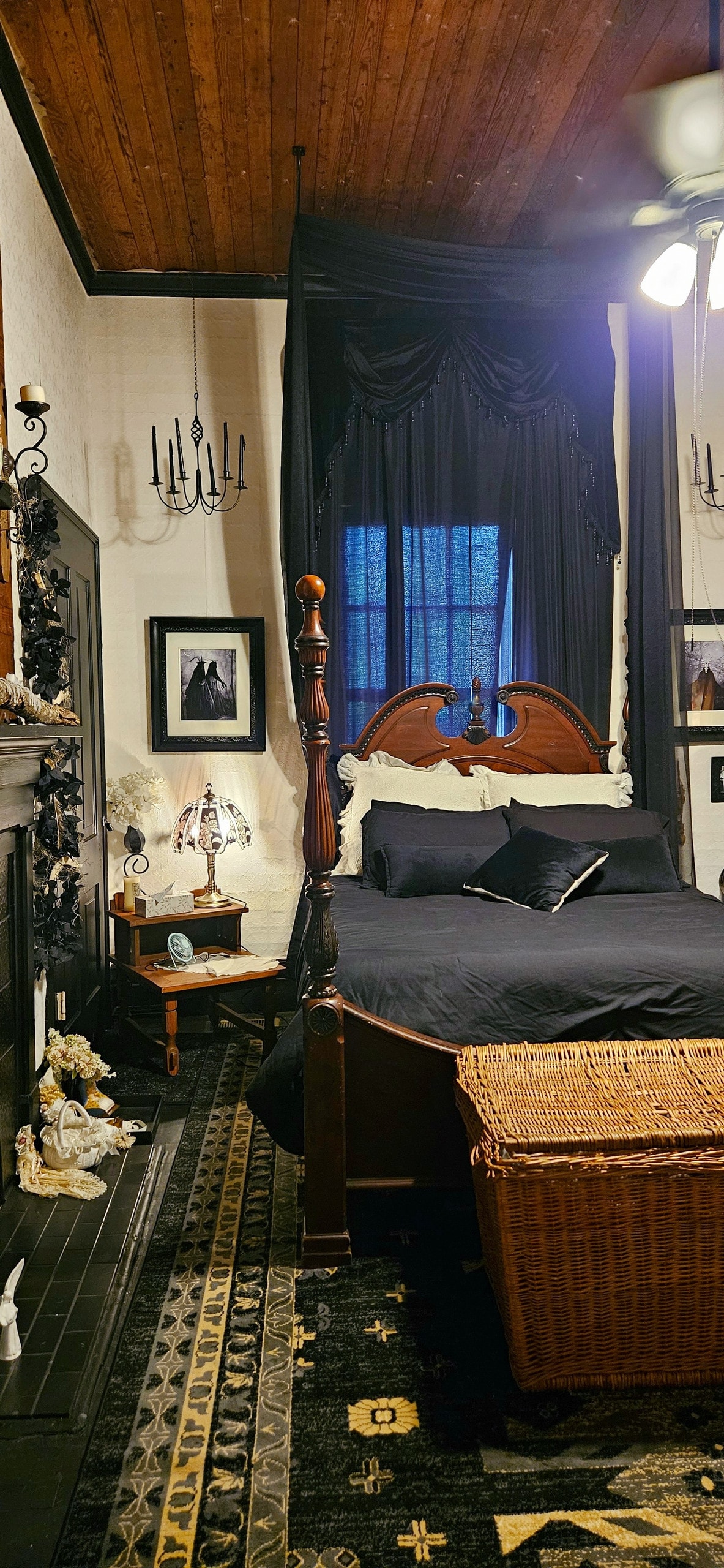 1880 Victorian-country getaway-dark/moody/eclectic - Houses for Rent in  Centreville, Mississippi, United States - Airbnb, image size:1183x2560