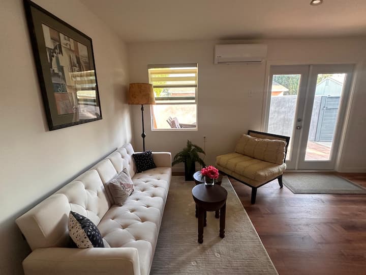 Newly Renovated Santa Monica Guest House - Santa Monica, CA