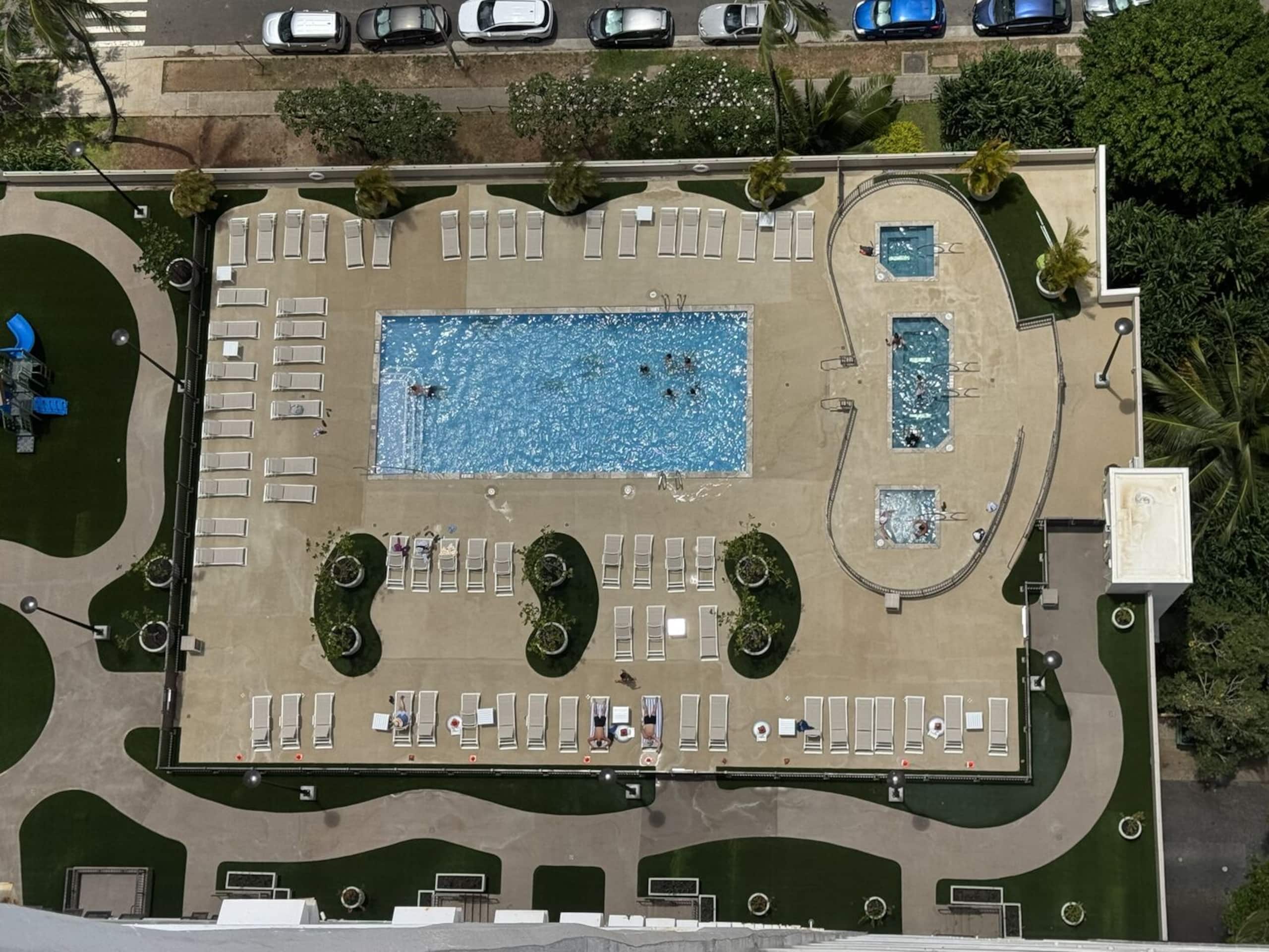 Condo in Honolulu · ★4.8 · 1 bedroom · 3 beds · 1 private bath - Image 16