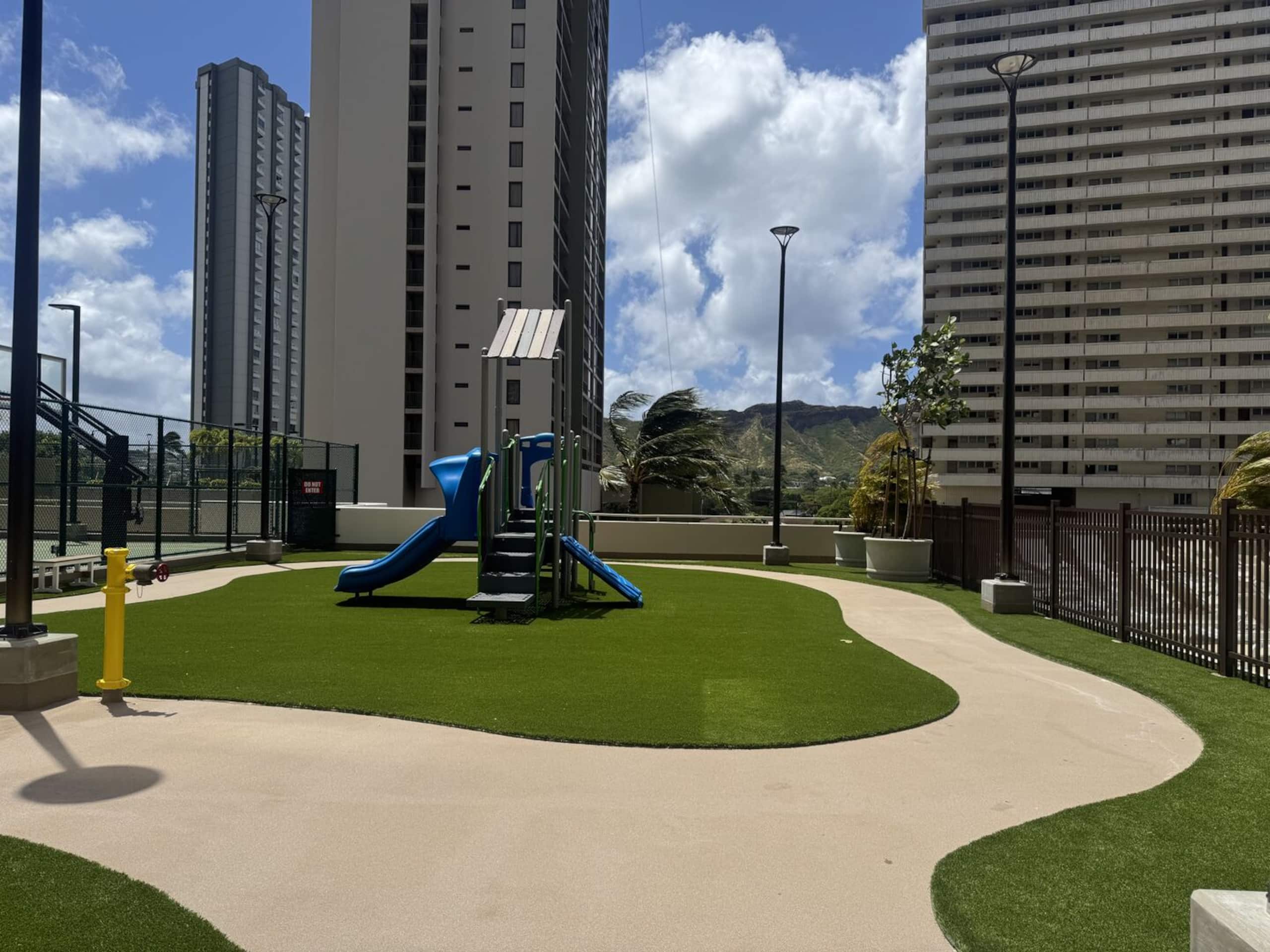Condo in Honolulu · ★4.8 · 1 bedroom · 3 beds · 1 private bath - Image 24