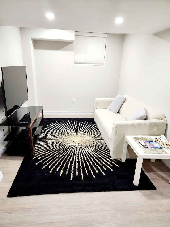 Stunning Basement Apartment - Barrie