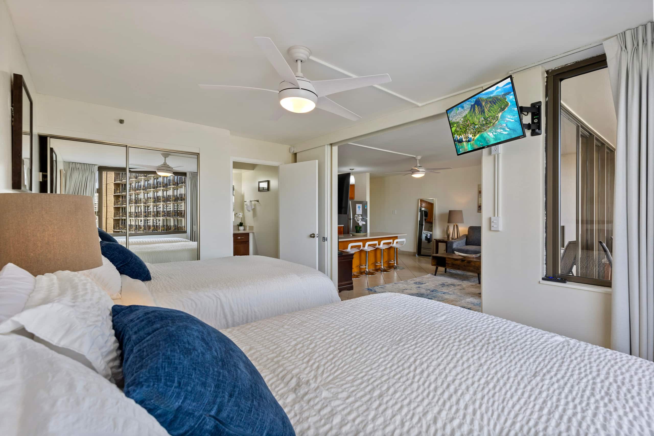 Condo in Honolulu · ★4.67 · 1 bedroom · 3 beds · 1 private bath - Image 14