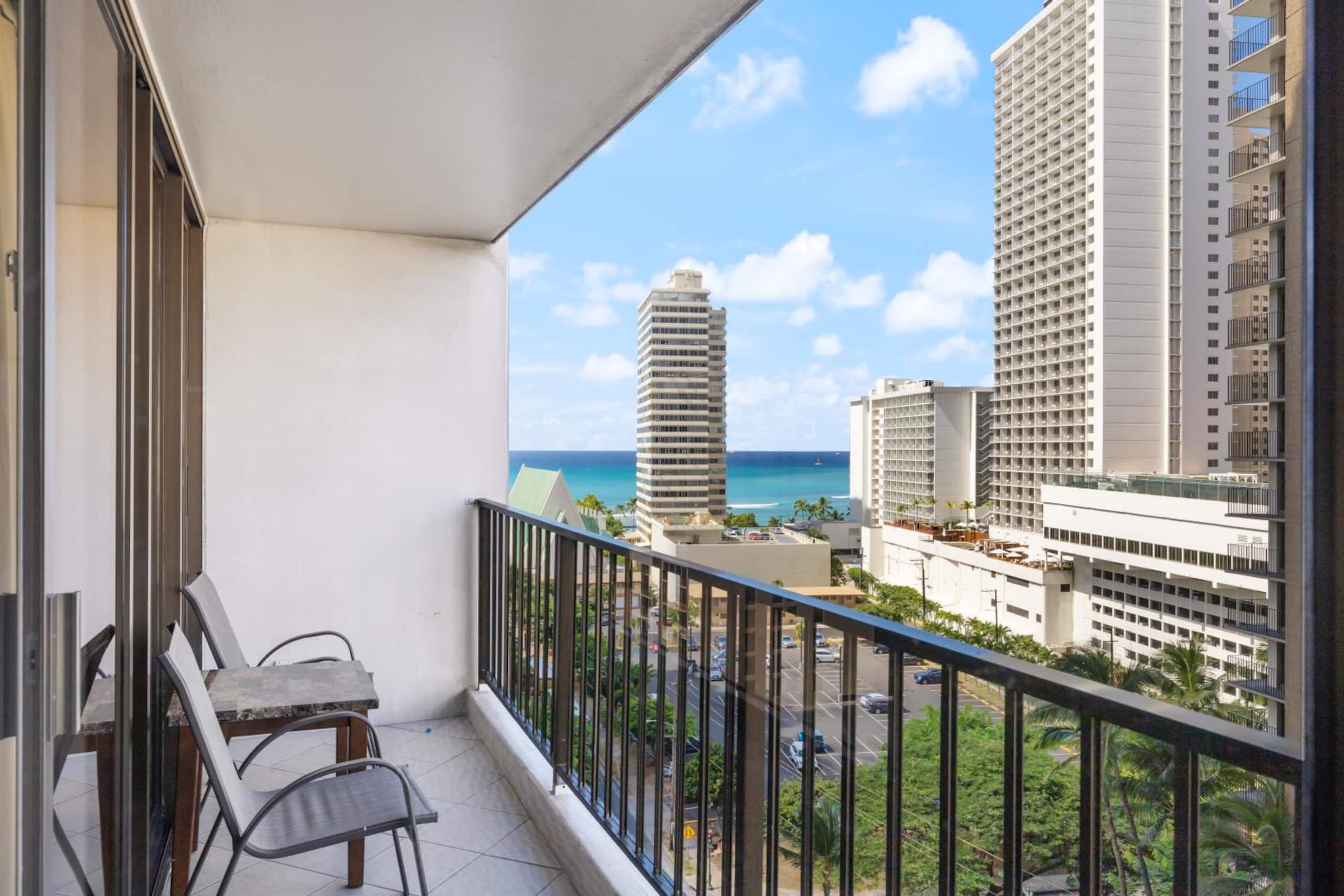 Condo in Honolulu · ★4.67 · 1 bedroom · 3 beds · 1 private bath - Image 18