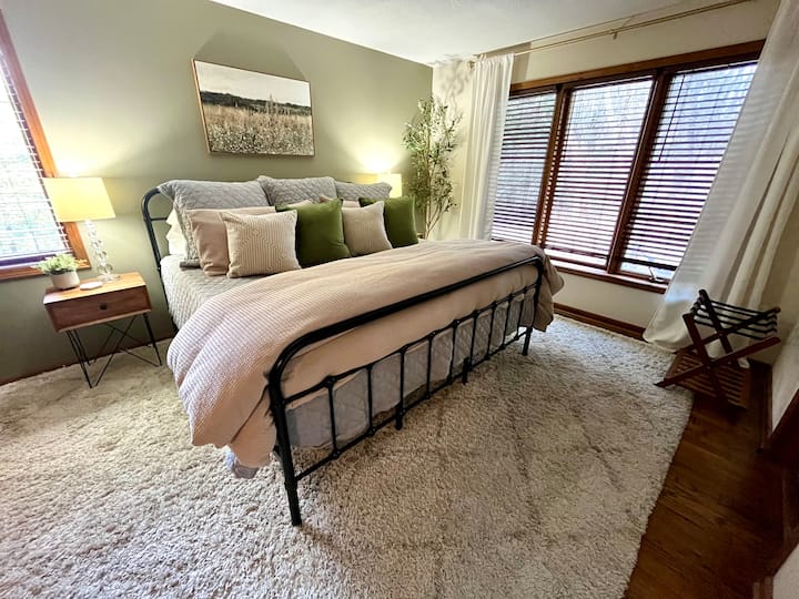 Komfortables Kingsize-Doppelbett für 2 Personen