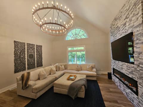Successful Airbnb property: Hot Tub House Near Nashville in Bordeaux Whites Creek Haynes Trinity