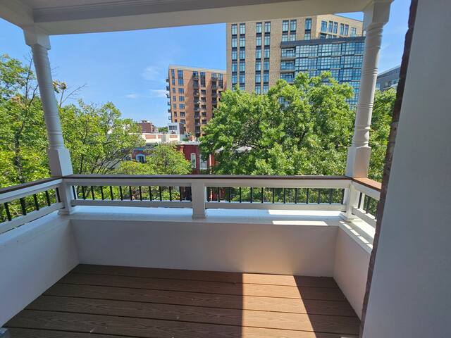 Entire Home Convention Center parking & EV charger gallery image 4