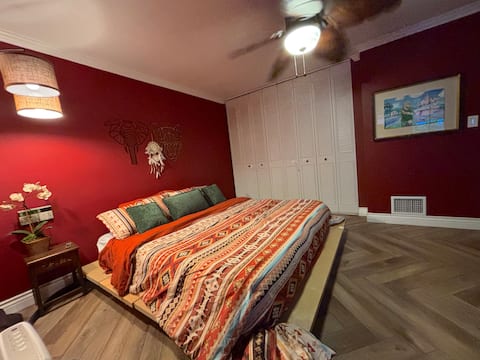 Popular Airbnb listing: Sherman Oaks Hillside Sanctuary in Sherman Oaks