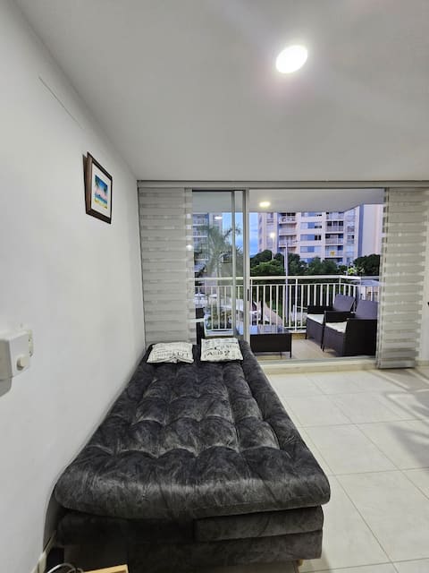 Top performing Airbnb: Modernt Apt, pool, fast wifi, A/C in Ricaurte in Ricaurte