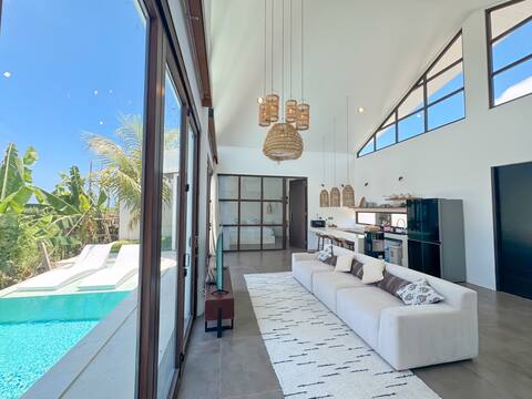 Serene 2BR Oasis With Infinity Pool & Green View