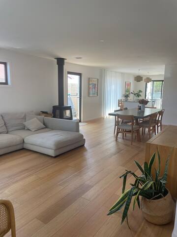 Coastal Pool Abode gallery image 3