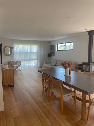 Coastal Pool Abode gallery image 4