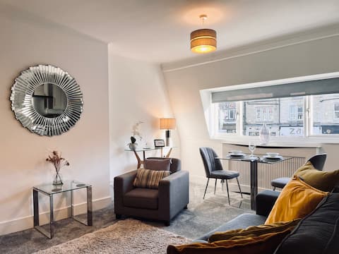 Top performing Airbnb: Stylish 2 Bedroom Leeds Retreat in Roundhay in Leeds