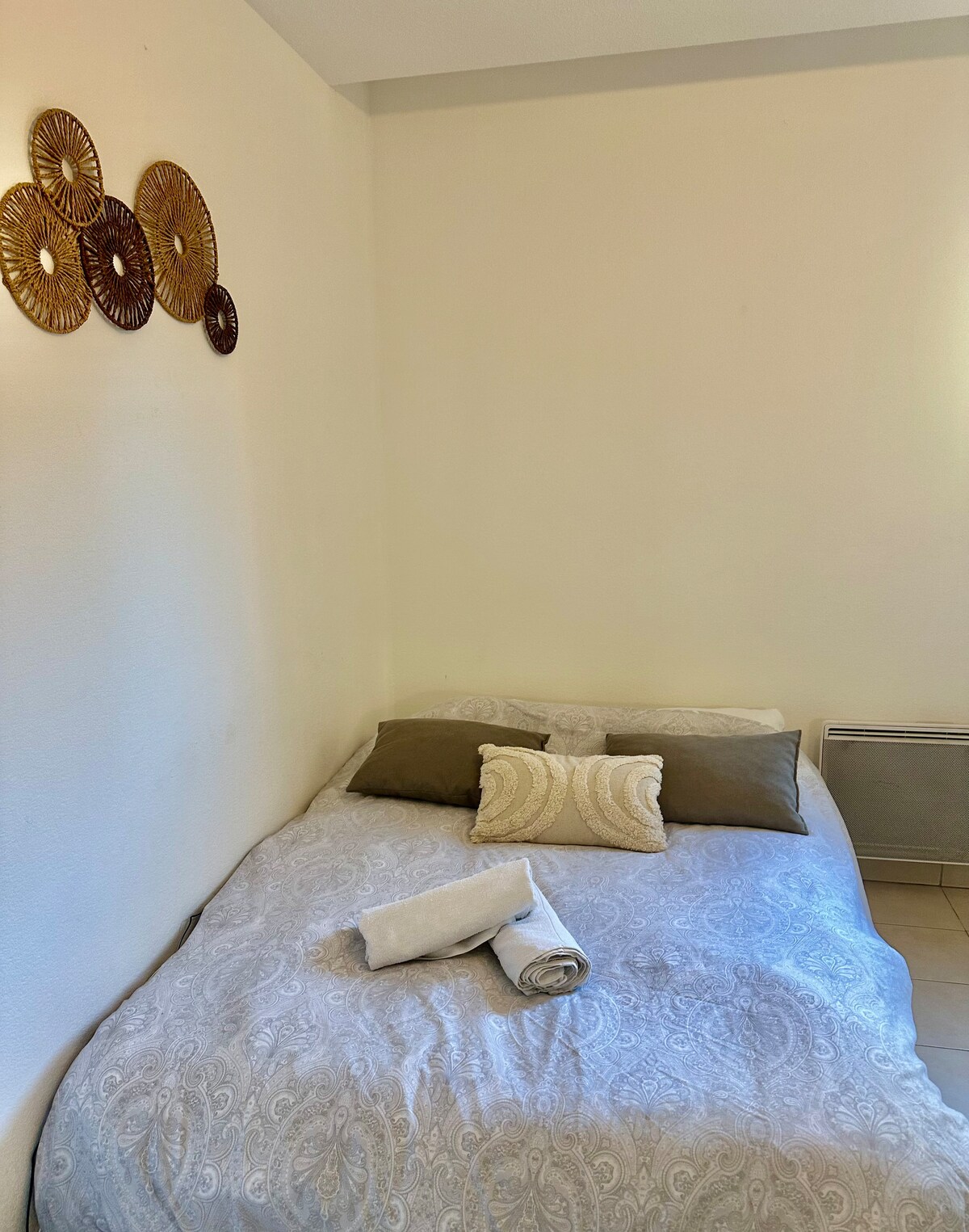 Estudio totalmente equipado cómodo con wifi 