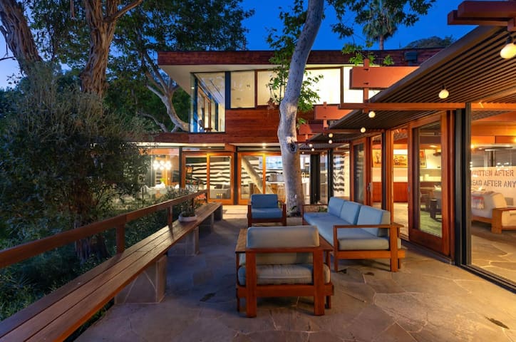 Mid Century Gem Secluded in the Hollywood Hills