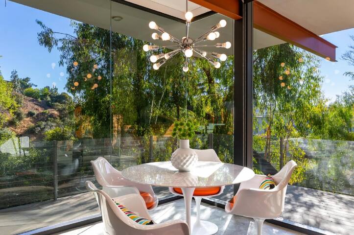 Mid Century Gem Secluded in the Hollywood Hills gallery image 5