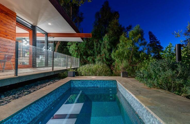 Mid Century Gem Secluded in the Hollywood Hills gallery image 3