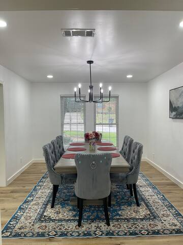 Spacious home by six flags/AT&T stadium/stockyard gallery image 5