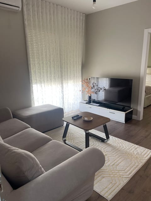 Successful Airbnb property: Spacious apartment with balcony in Tirana in Njësia Bashkiake Nr. 6