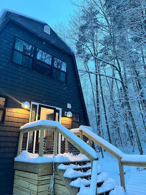 Modern A-Frame • Hot Tub • Cannon/Loon •Sled Trail