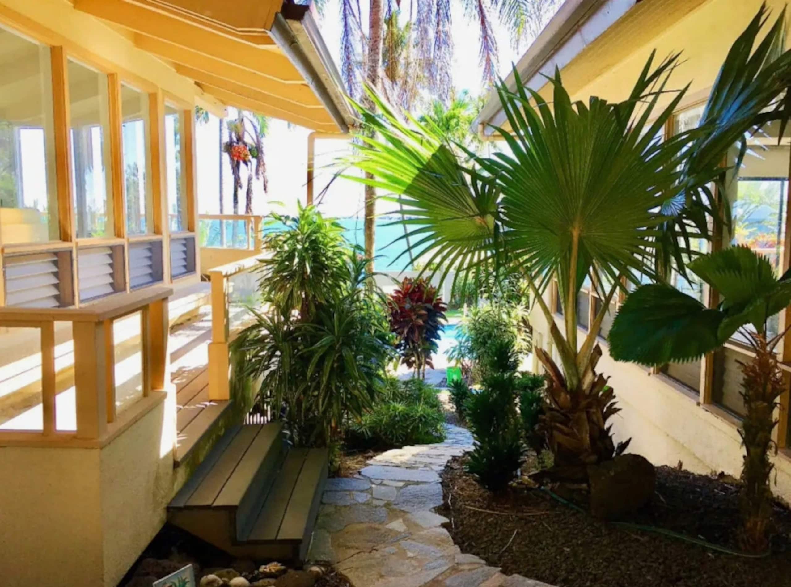 Home in Hilo · ★5.0 · 3 bedrooms · 7 beds · 3 private baths - Image 57