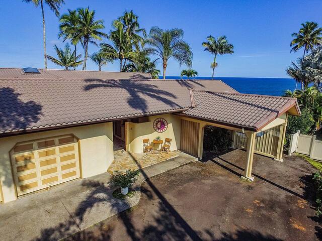 Oceanfront Duplex—Pool, Sauna & Beach, sleeps 12+ gallery image 3