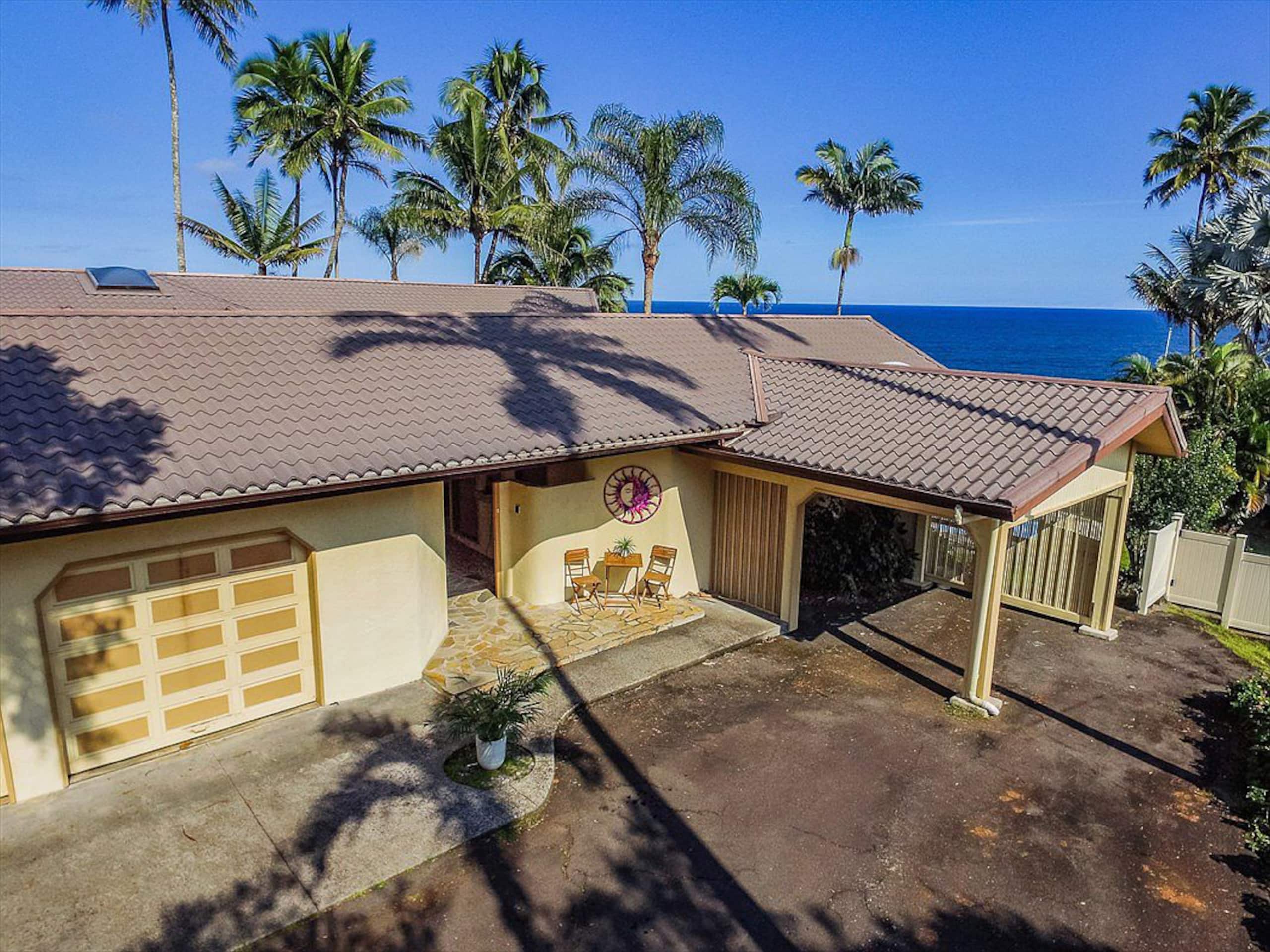 Home in Hilo · ★5.0 · 3 bedrooms · 7 beds · 3 private baths - Image 54