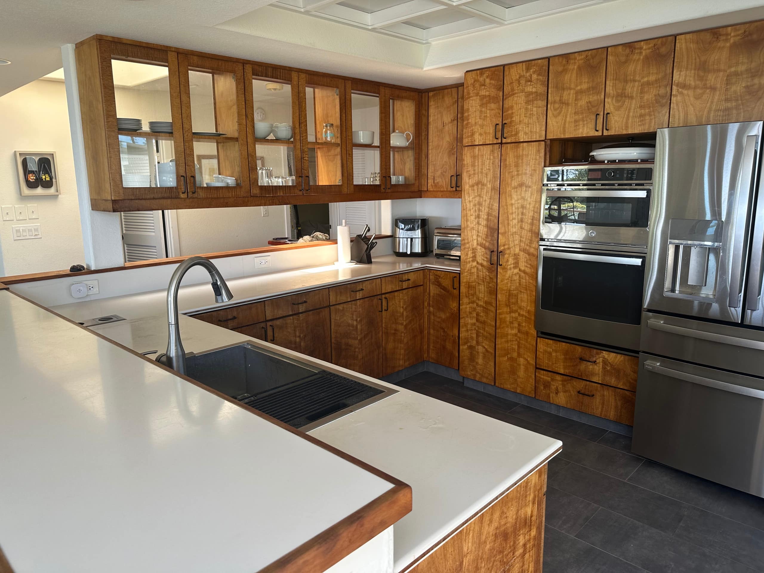Home in Hilo · ★5.0 · 3 bedrooms · 7 beds · 3 private baths - Image 11