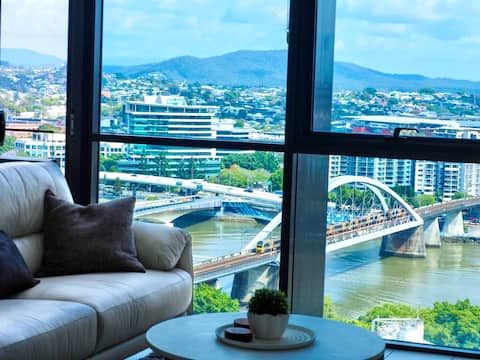 Top Airbnb: South Brisbane Cityscape - with river views in South Brisbane
