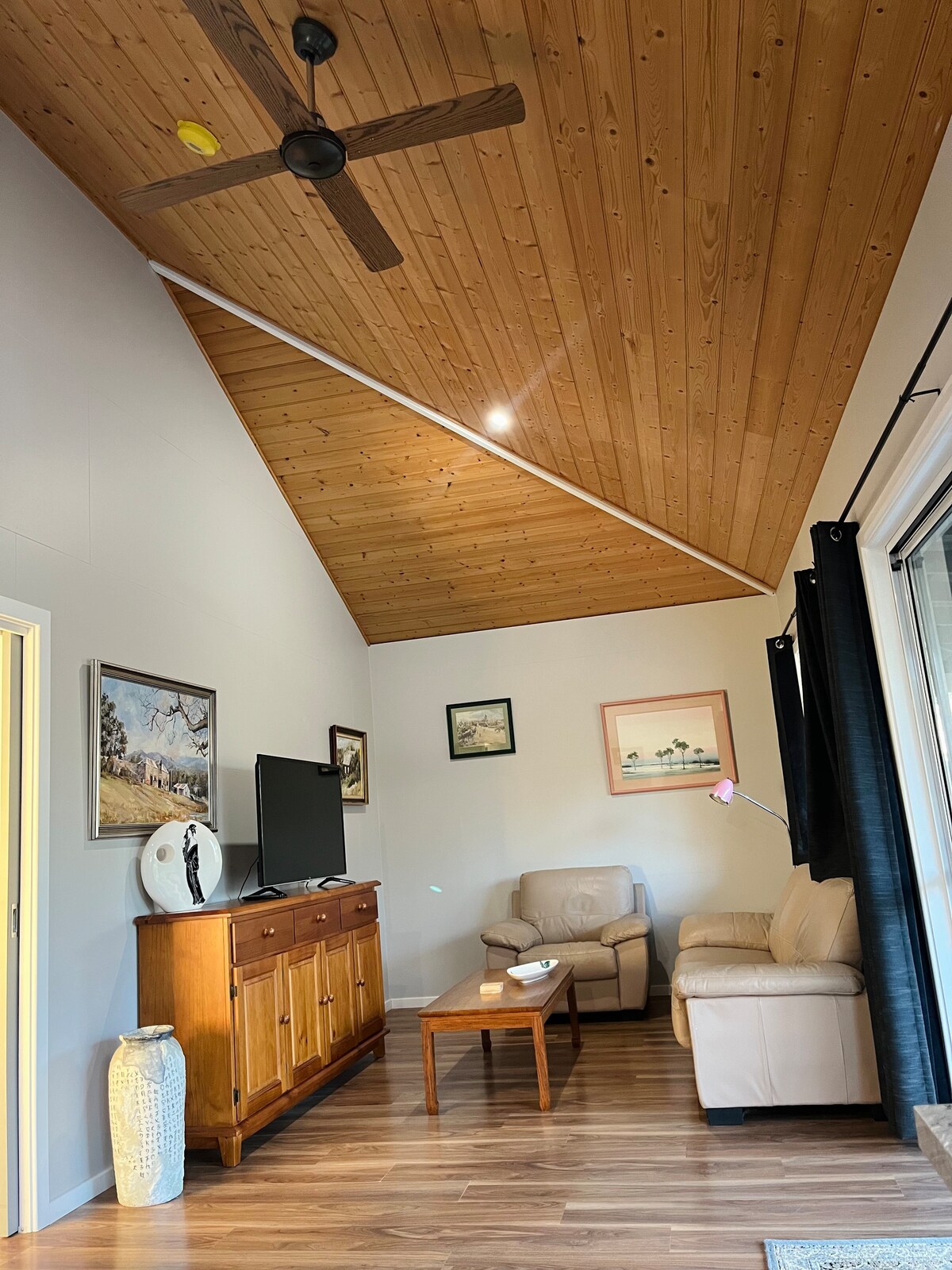 Popular Airbnb listing: Yallingup Steading Cottage in rural setting in Yallingup