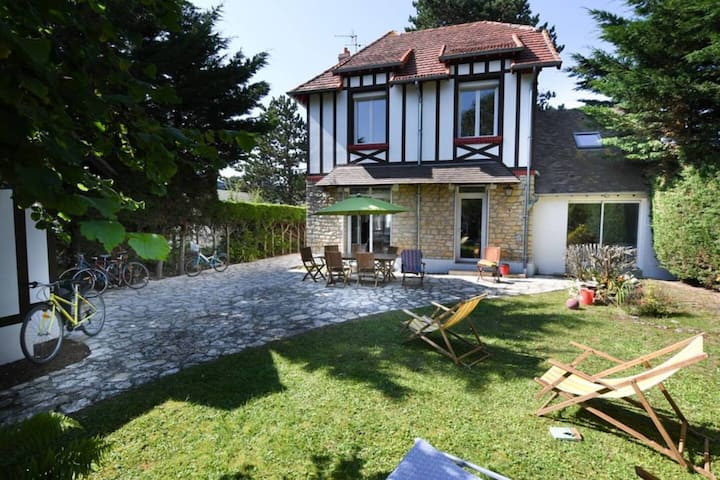 Maison De Famille En Plein Centre De Merville - Cabourg