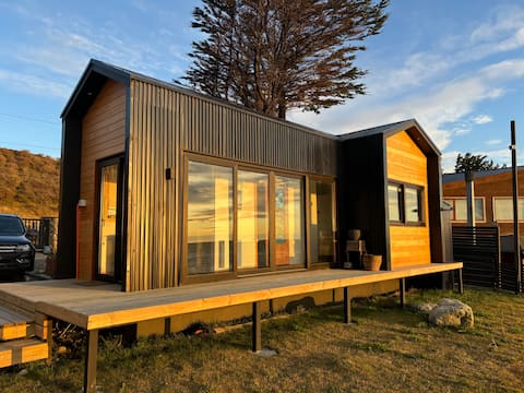 Tiny house with breakfast and ocean views