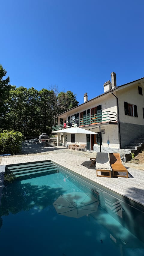 Idyllic cottage with private pool & garden