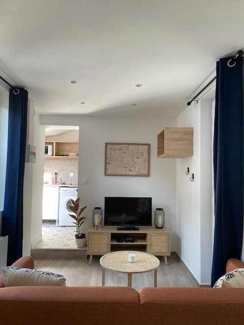 Cozy studio with free parking