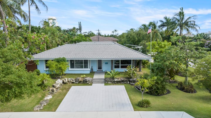 Custom Remodeled Home Near Beach - Fort Lauderdale
