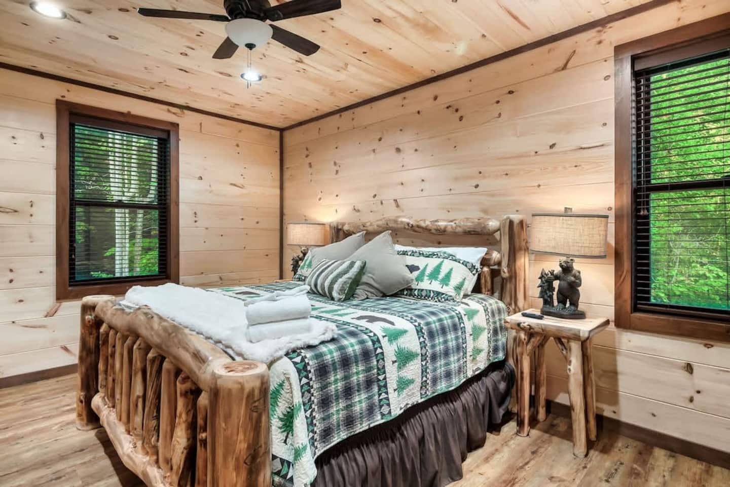 King Suite 2 — rustic log frame, bear-motif lamp