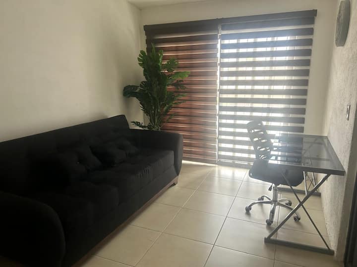 Cocineta equipada con frigobar y comedor