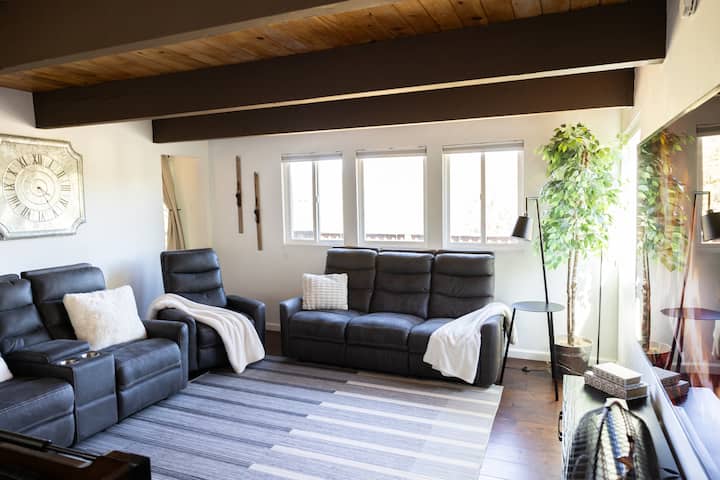 The Smoking Deer Lodge-2 Decks, Games, Lake Access - Lake Arrowhead, CA