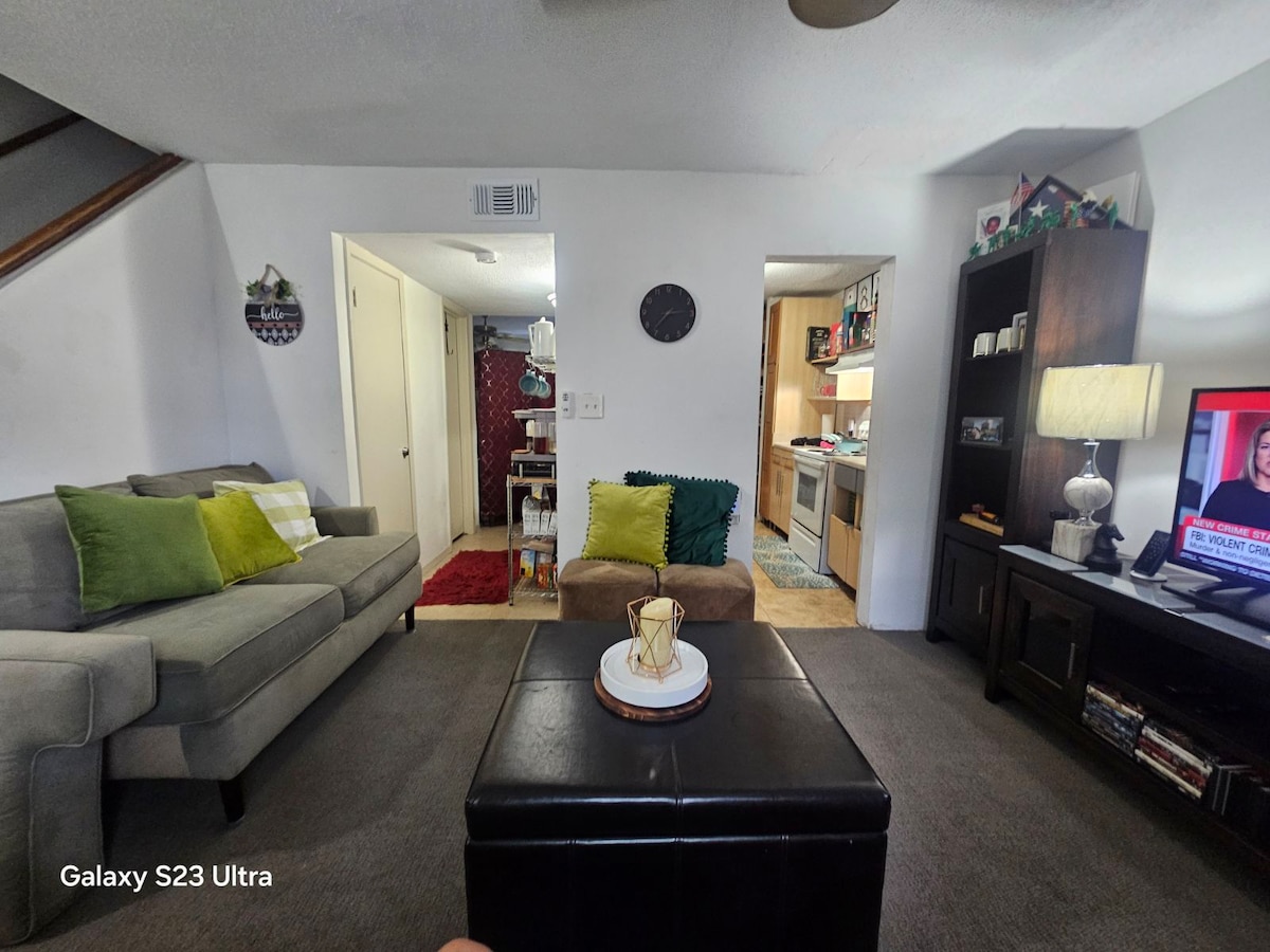 Popular Airbnb listing: Houston Htx (3BR/Mini Bars/Office/Patio/E Charger) in Spring Branch East