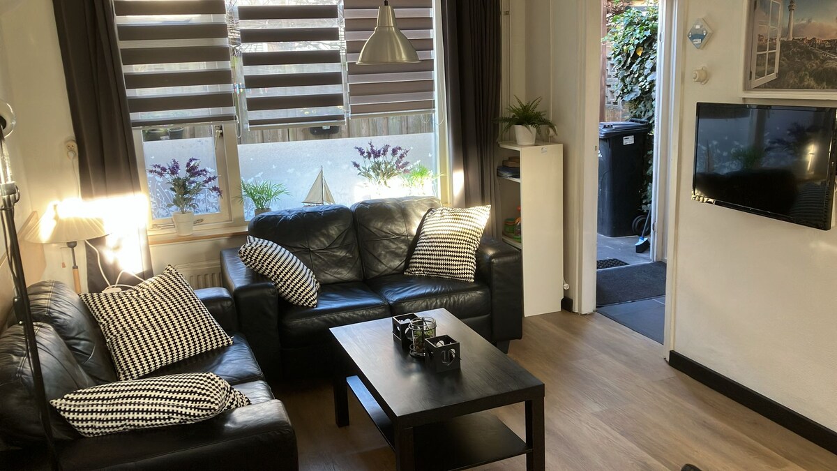 Successful Airbnb property: Vacation home (No. 22) 3 minutes from beach & dunes in Zuid I En Ii