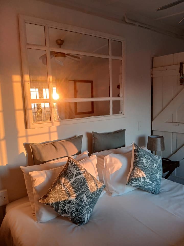 Umzumbe Surf House - Beach Front Bliss! - Hibberdene