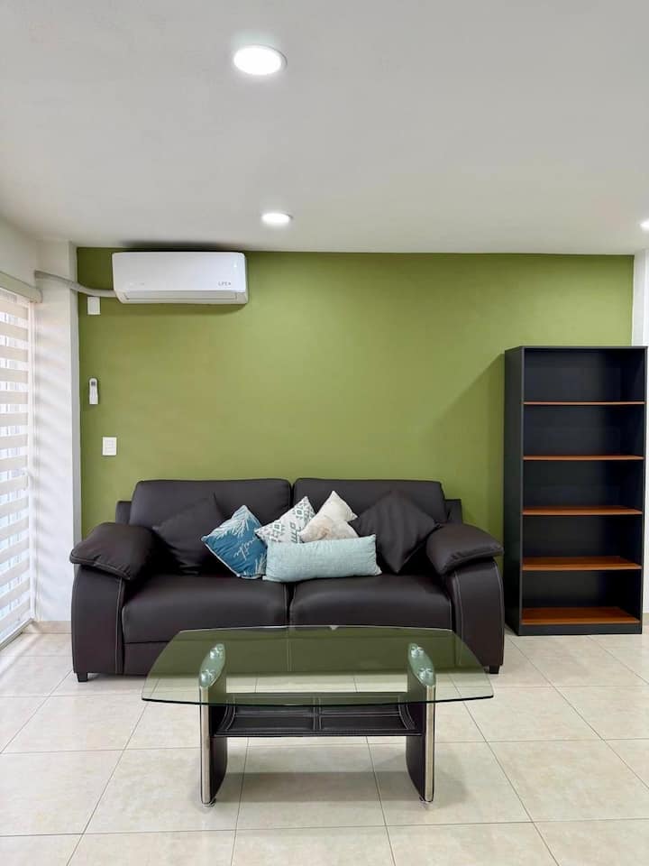 Cozy Loft With A/c, Wifi/pool/ 9 Min Poliforum - León, México