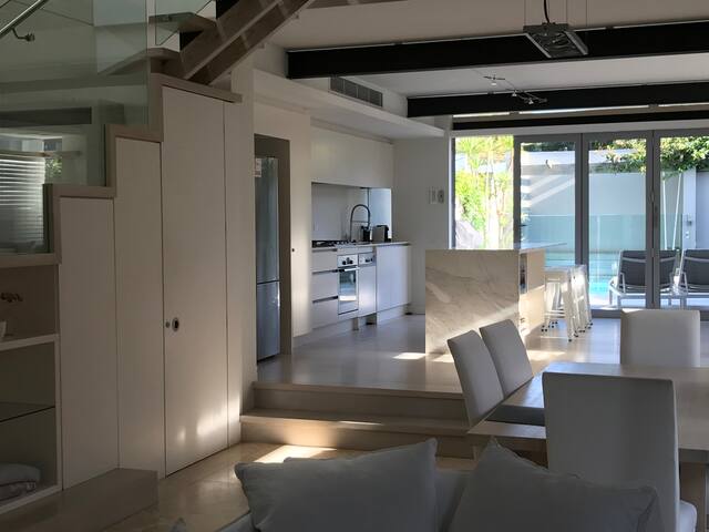 3 bed beach house with pool gallery image 3