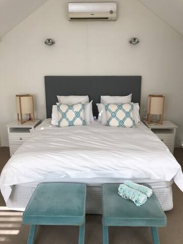 3 bed beach house with pool gallery image 4