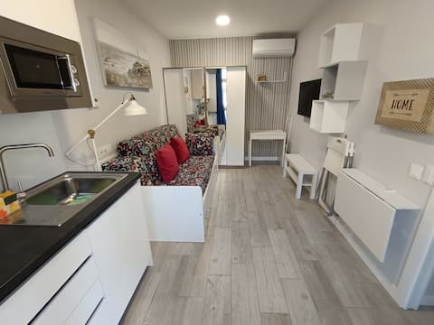 Independent studio w/ parking