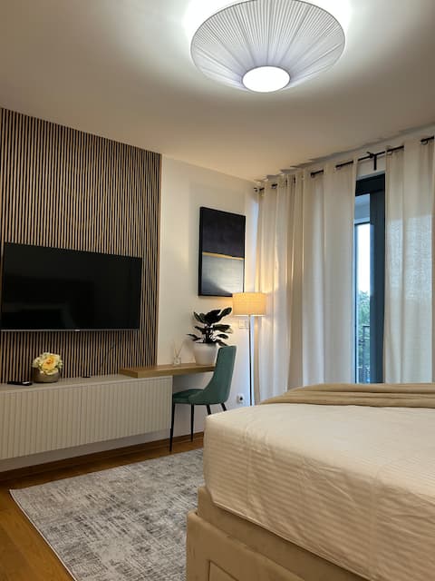 Popular Airbnb listing: Studio apartman 34m2, free garage parking in Trešnjevka Jug