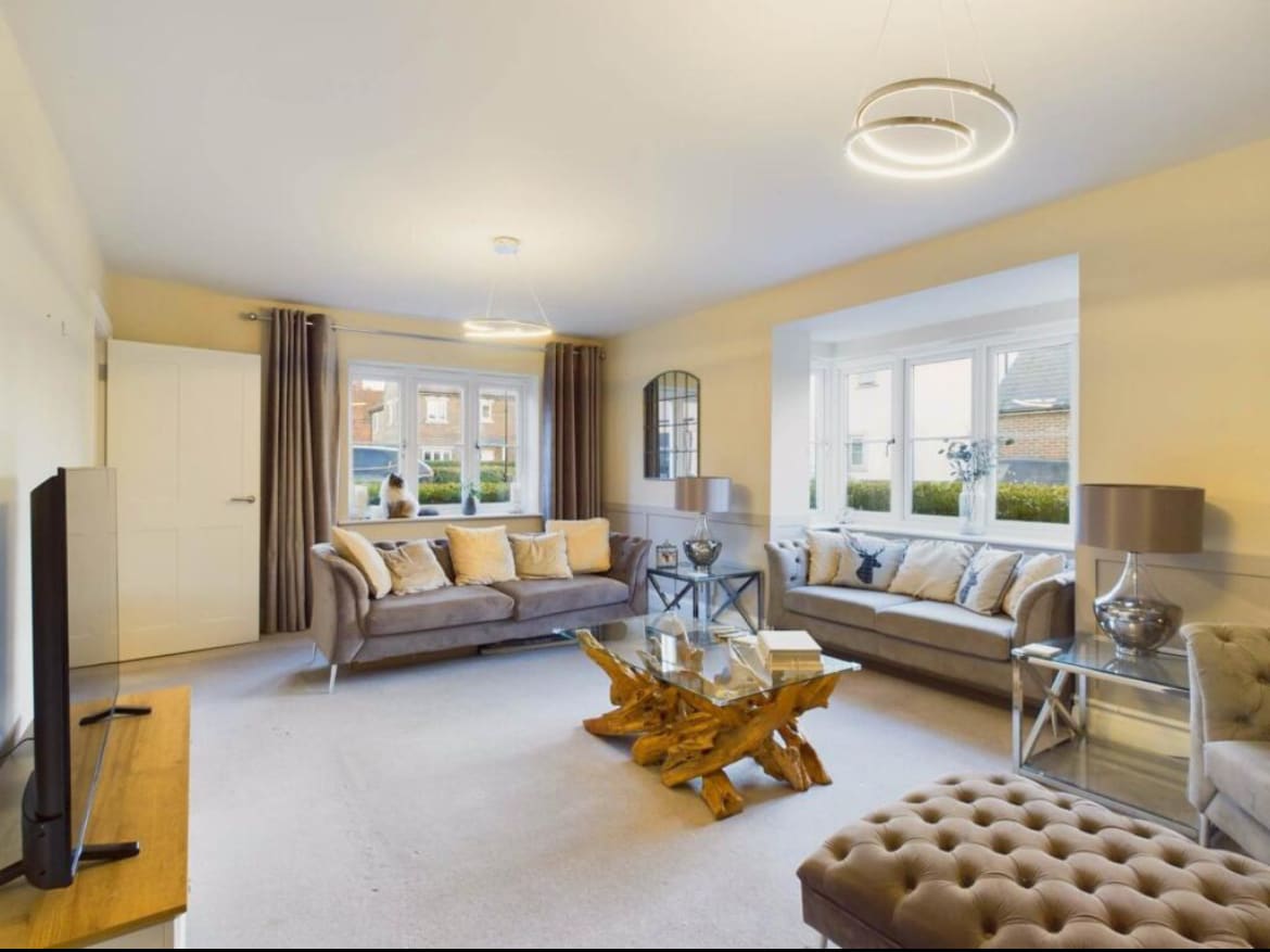 Popular Airbnb listing: Beautiful 4 bd, village location in Buckinghamshire