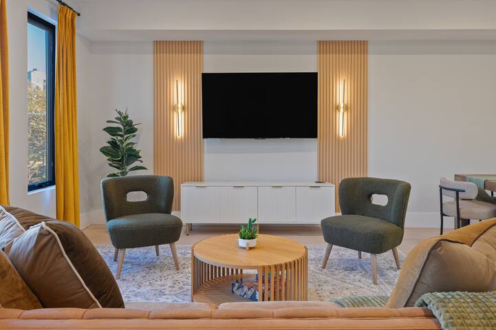 Huge Roofdeck!Easy PATH access to NYC 3BR+3BA Home gallery image 3