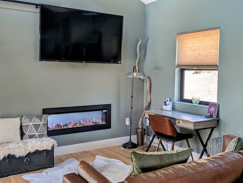 Popular Airbnb listing: Mountain Retreat, King Suite & Storybook Loft! in Waynesville