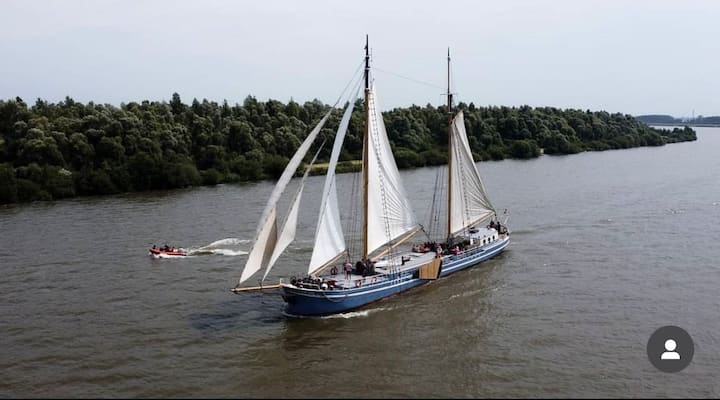 Sailing ship De Hester